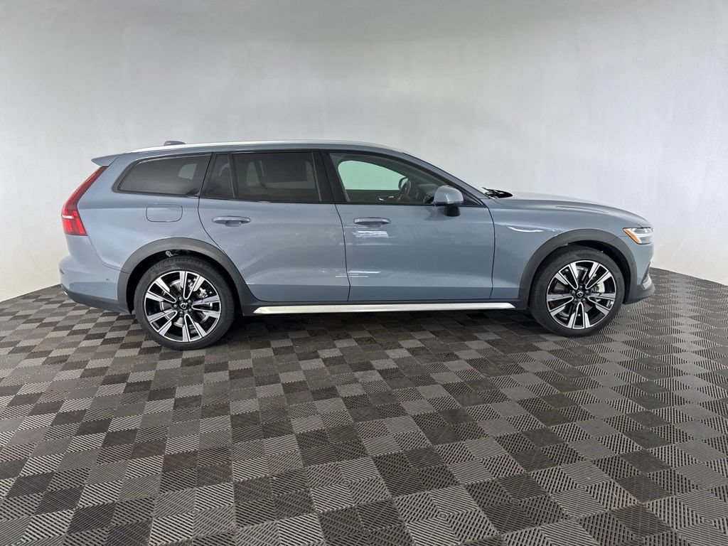 Used 2023 Volvo V60 B5 Cross Country Ultimate AWD/4WD image 6