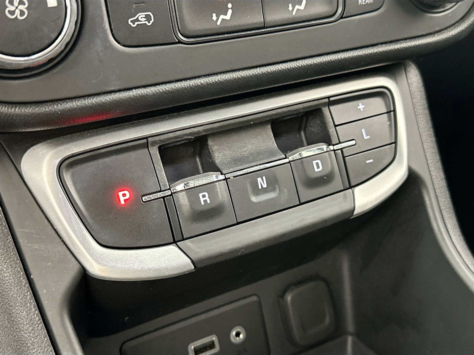 Used 2022 GMC Terrain SLE FWD image 16