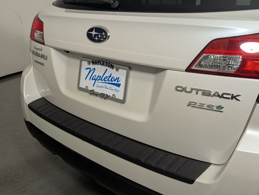 Used 2014 Subaru Outback 2.5i Limited w/ Moonroof Package image 8