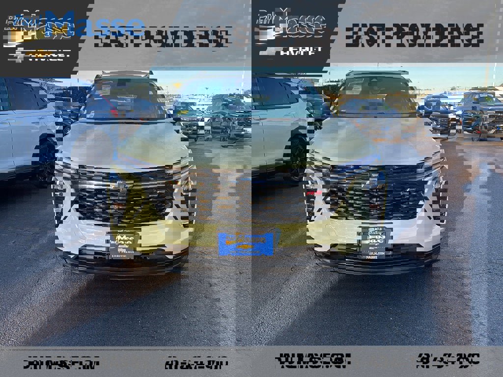 Used 2024 Chevrolet Trax RS w/ Sunroof Package image 2