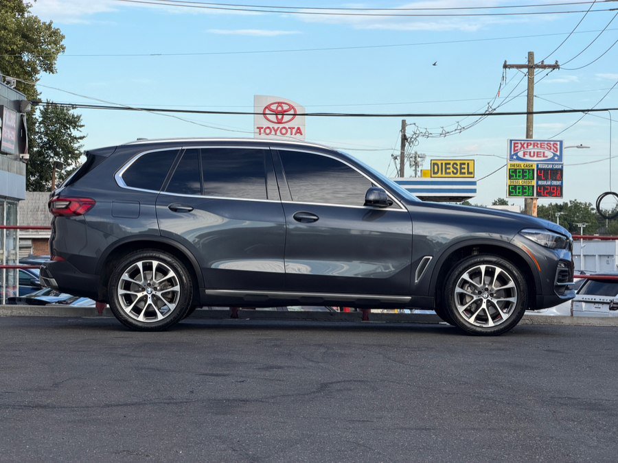 Used 2019 BMW X5 xDrive40i w/ Premium Package 2 AWD/4WD image 4