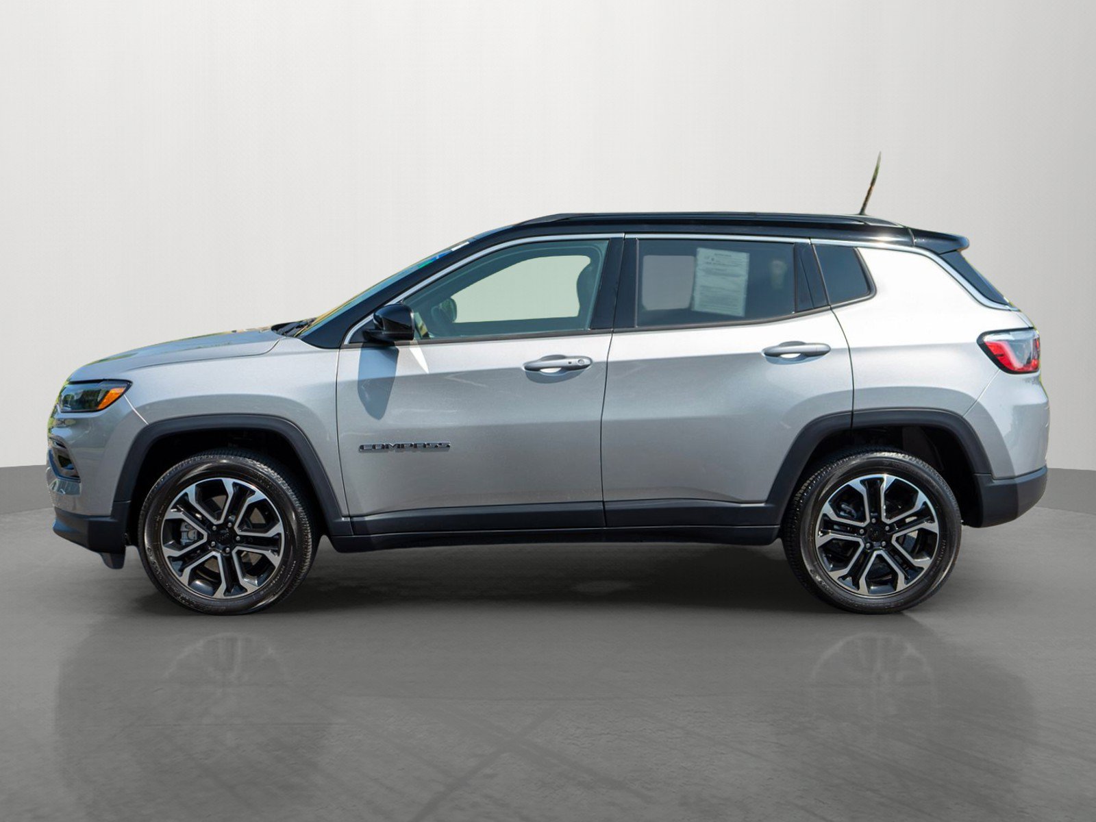 Used 2023 Jeep Compass Limited w/ Sun and Sound Group AWD/4WD image 4
