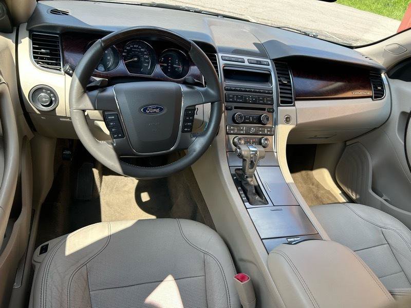 Used 2010 Ford Taurus Limited FWD image 16