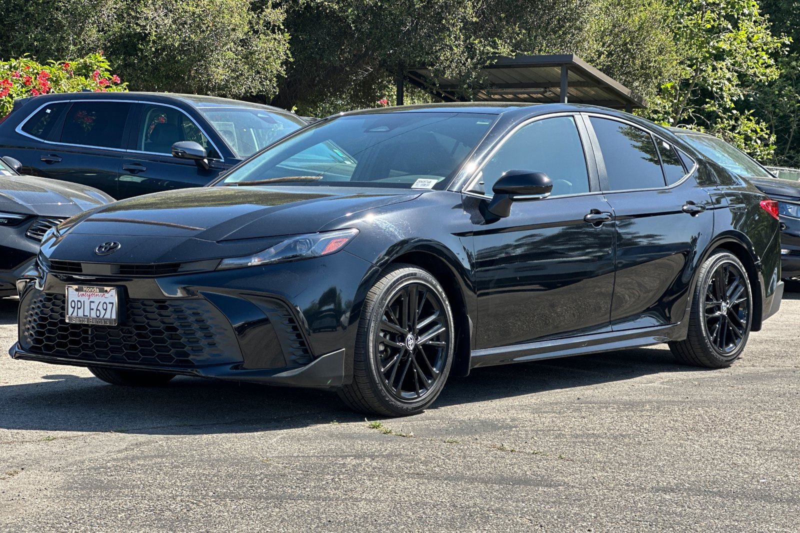 Used 2025 Toyota Camry SE FWD image 8