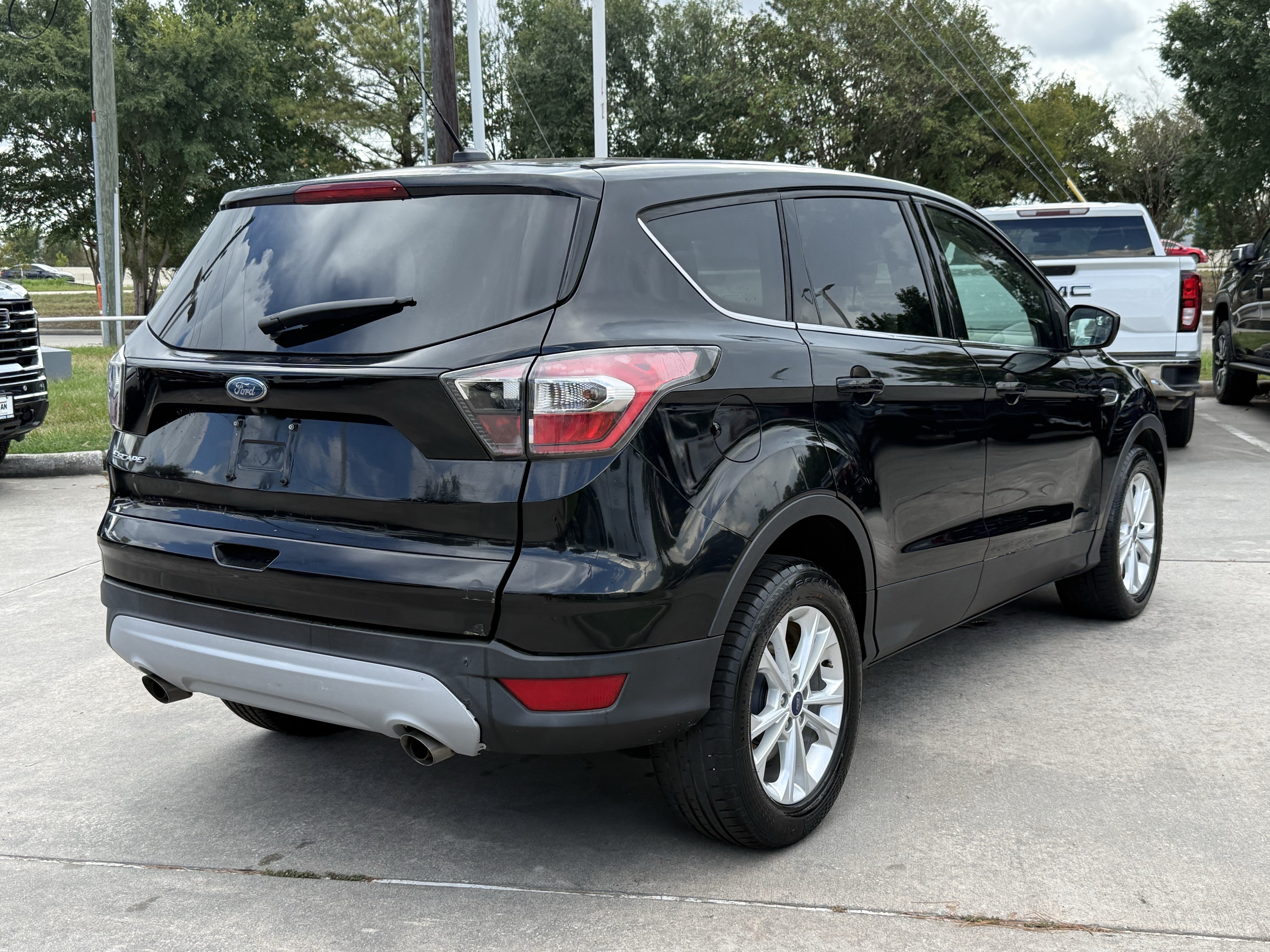 Used 2017 Ford Escape SE FWD image 5