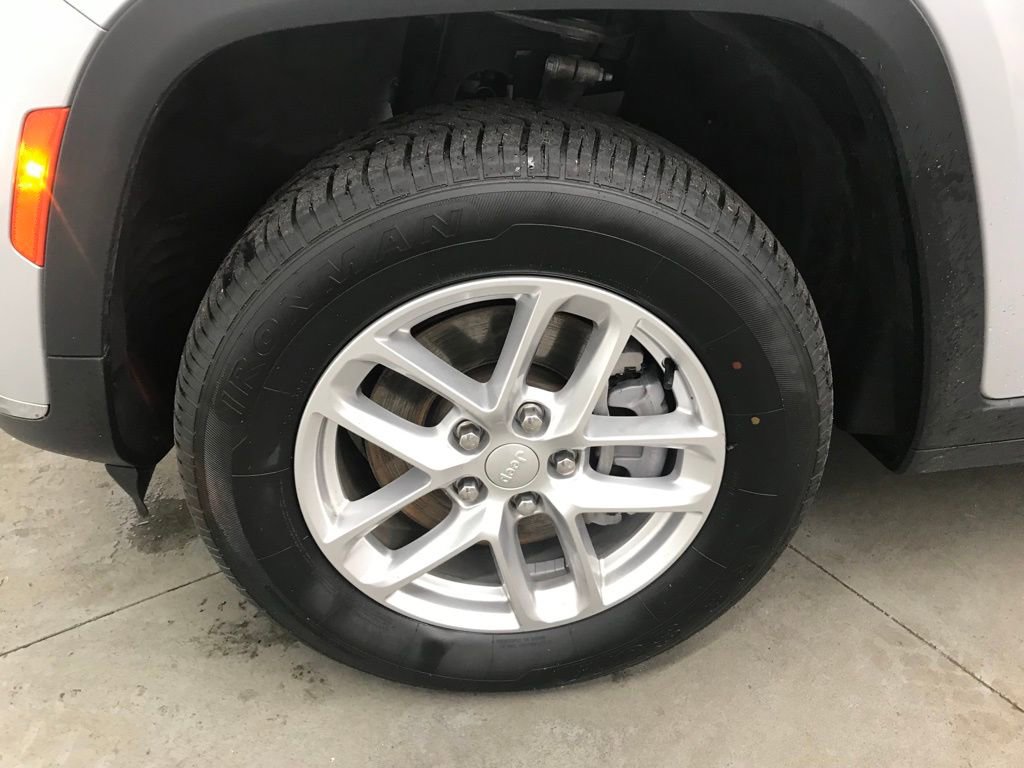 Used 2023 Jeep Grand Cherokee L Laredo image 35