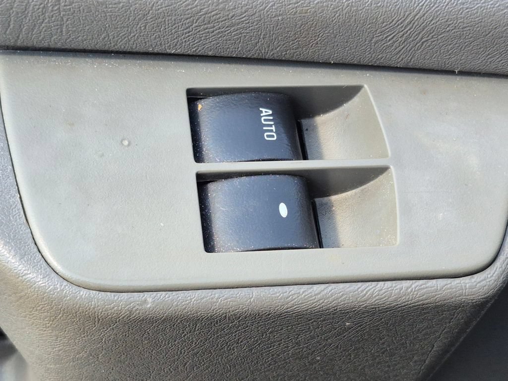 Used 2015 Chevrolet Express 2500 RWD image 15