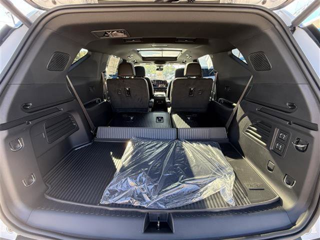 New 2026 Chevrolet Traverse RS w/ LPO, Floor Liner Package image 31