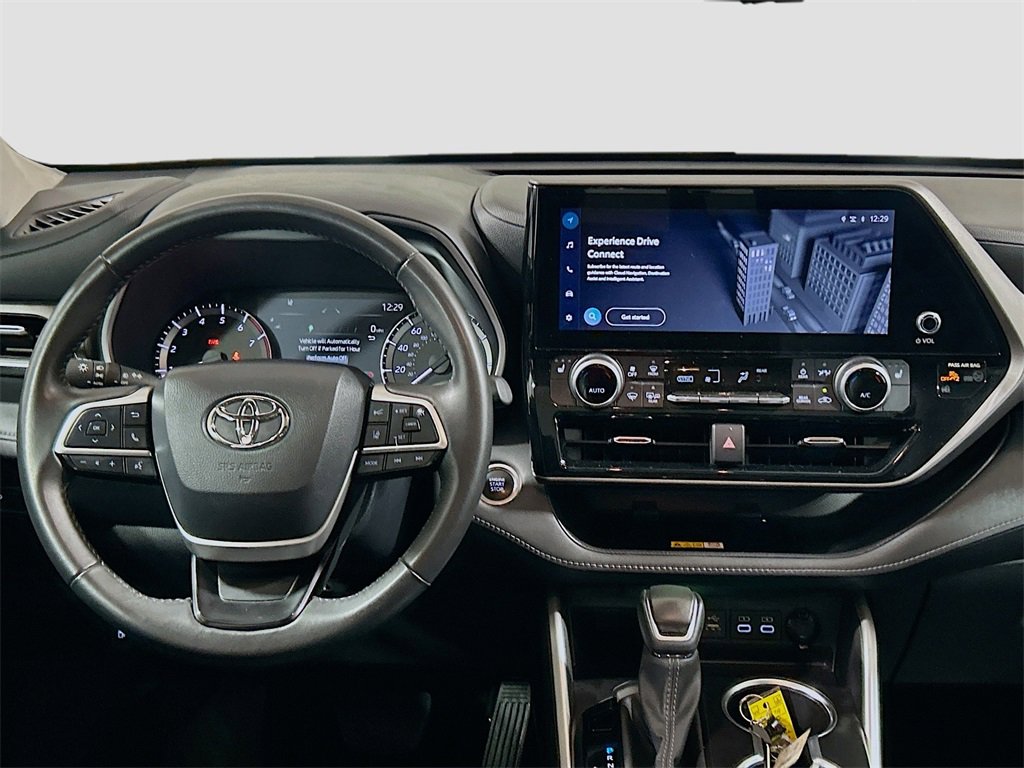 Used 2024 Toyota Highlander XLE image 20