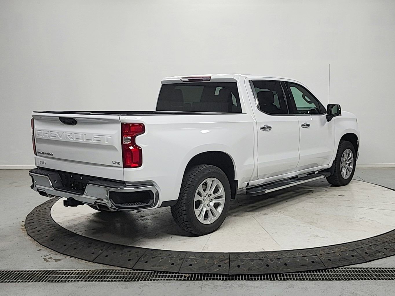 Used 2024 Chevrolet Silverado 1500 LTZ image 7