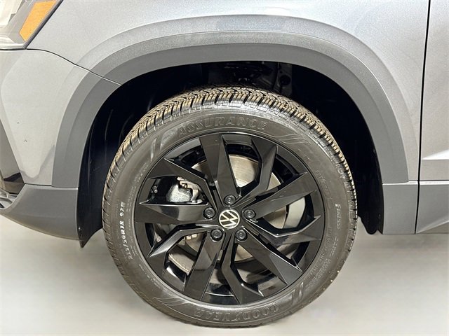 Used 2024 Volkswagen Taos SE image 28