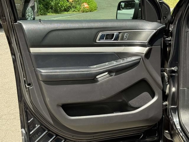 Used 2017 Ford Explorer XLT AWD/4WD image 9