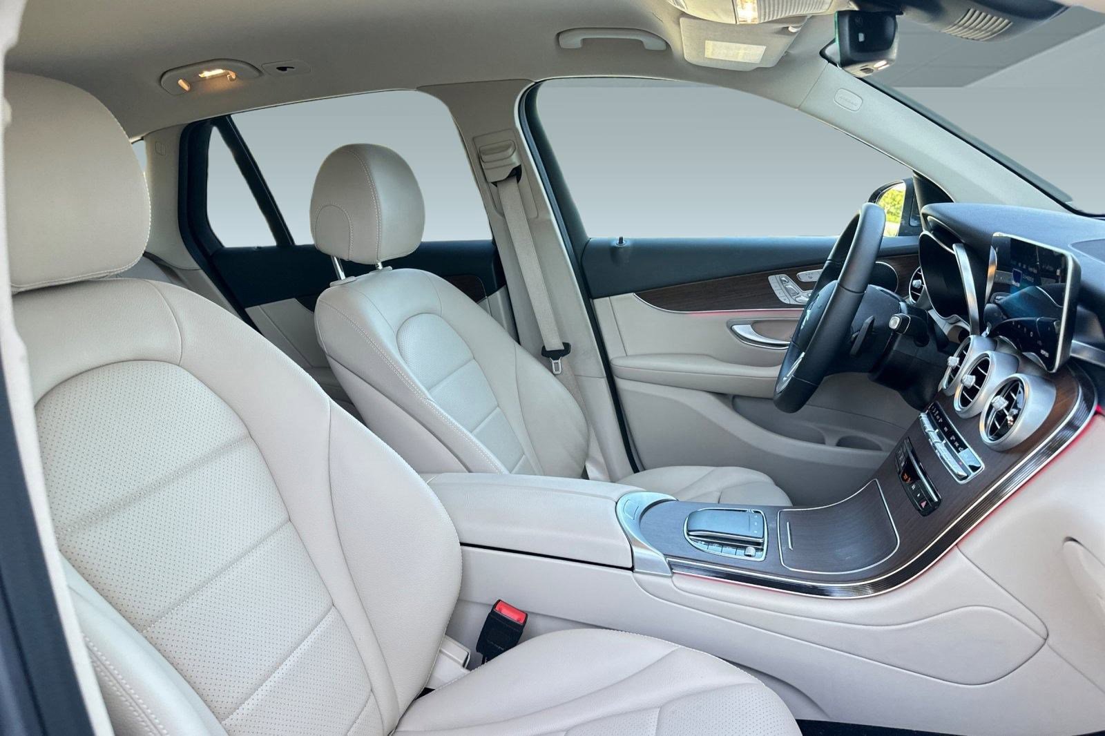 Used 2022 Mercedes-Benz GLC 300 image 30