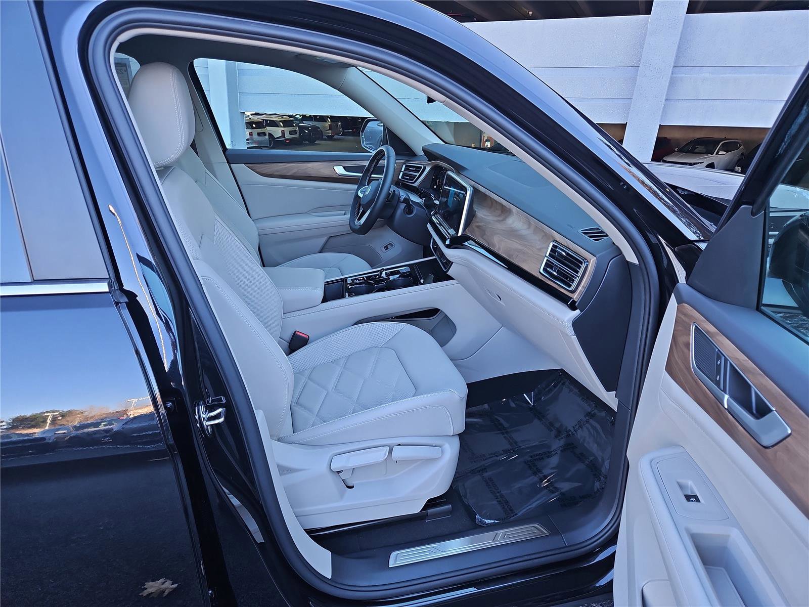 New 2026 Volkswagen Atlas SE image 30