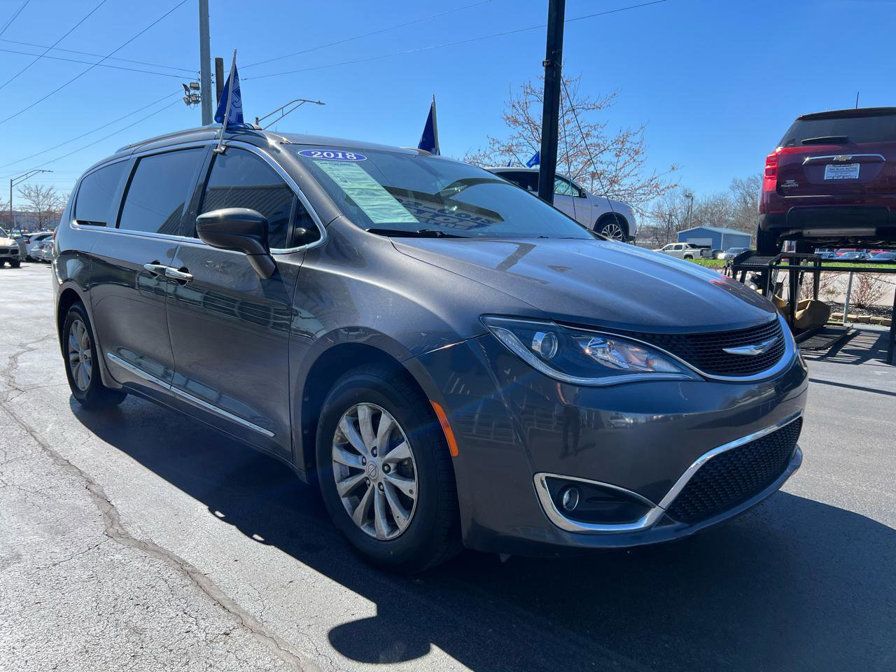 Used 2018 Chrysler Pacifica Touring-L image 8