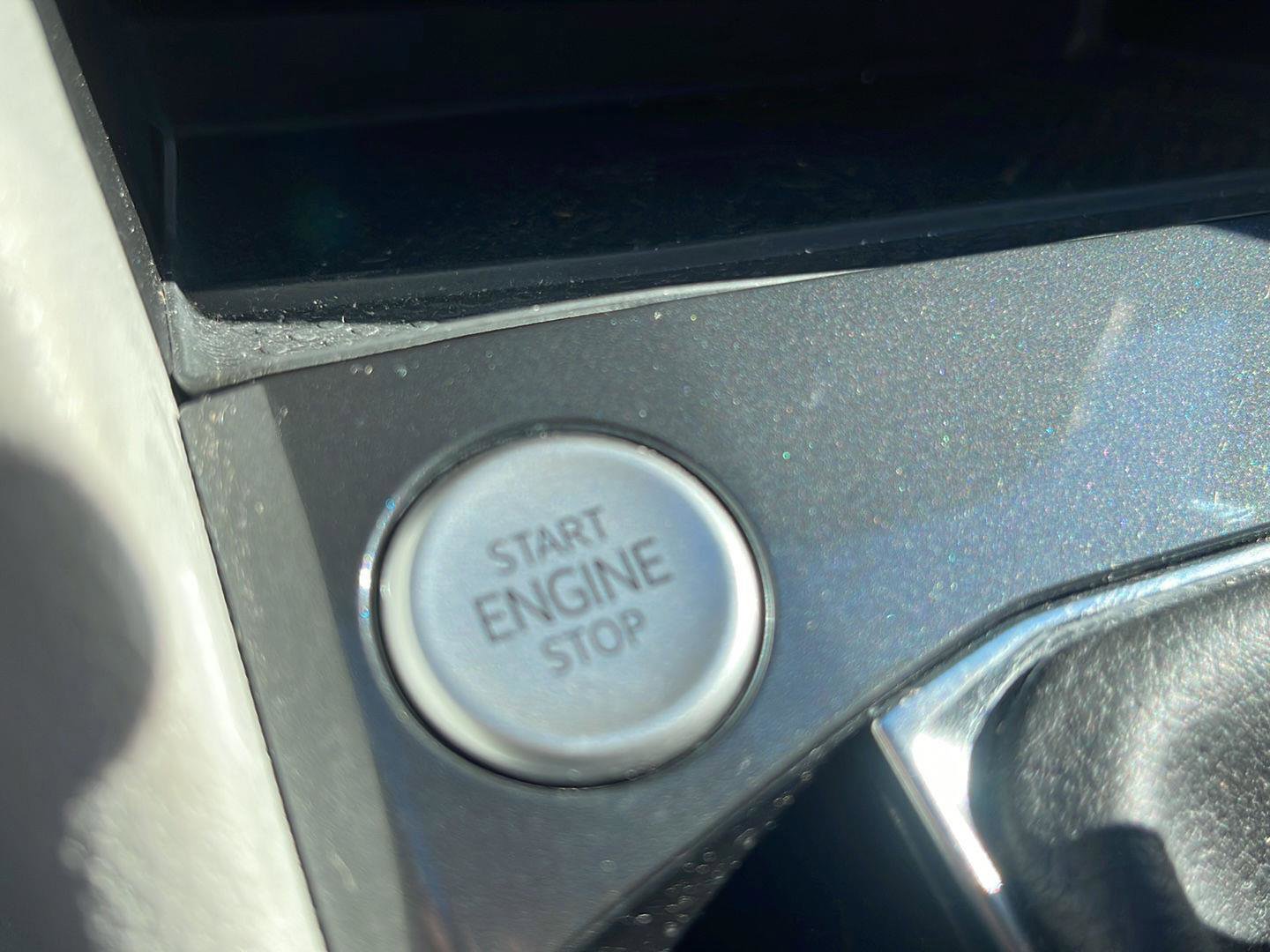 Used 2023 Volkswagen Tiguan SE w/ Panoramic Sunroof Package image 28