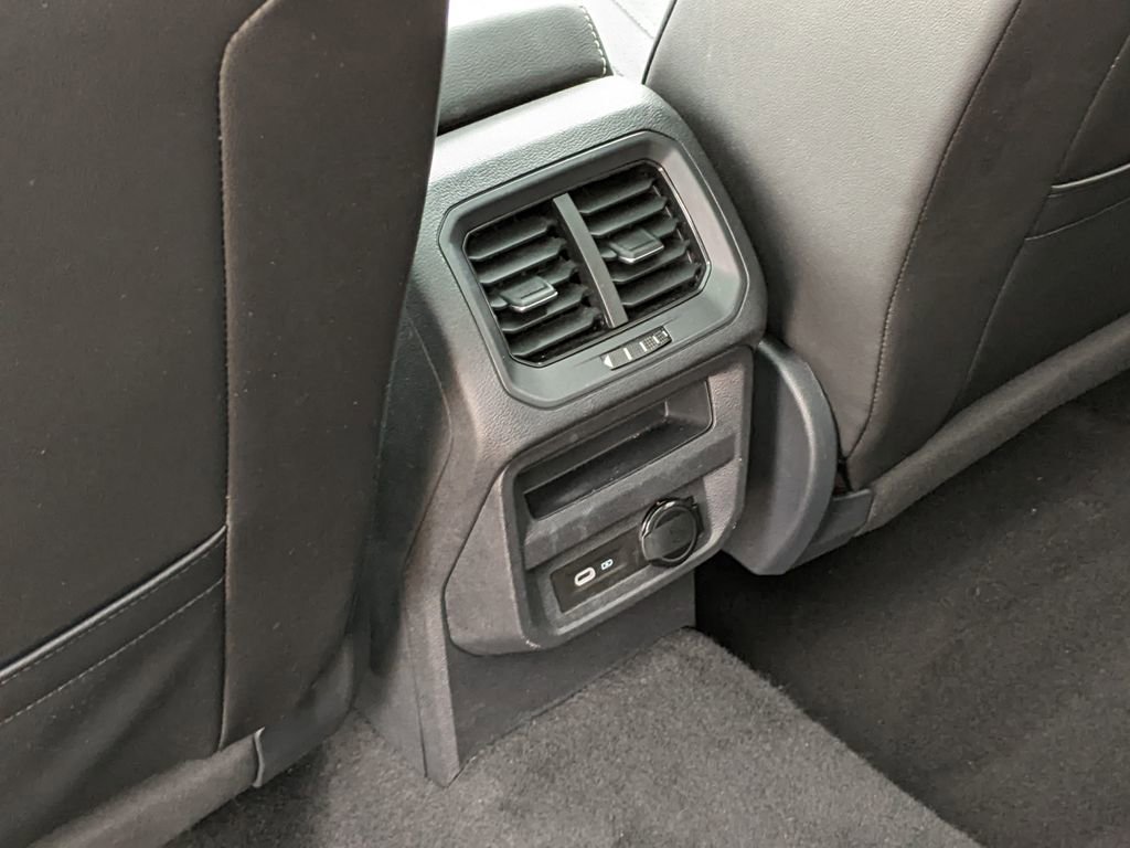 Used 2023 Volkswagen Tiguan SE image 24