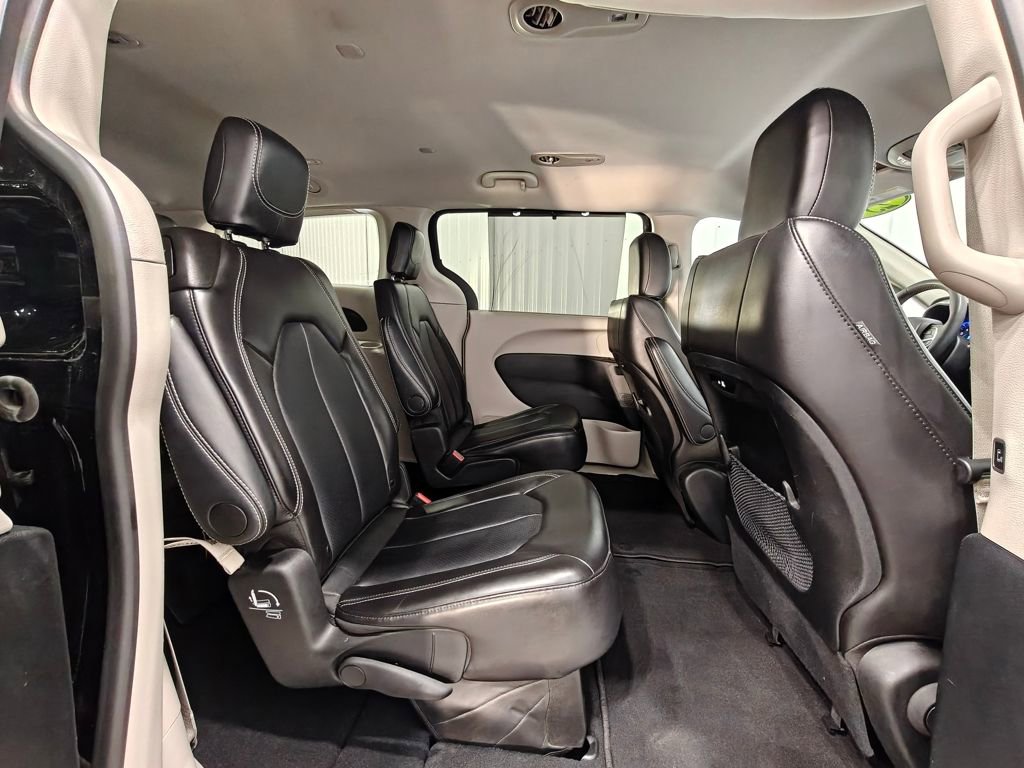 Used 2024 Chrysler Pacifica Touring-L image 22