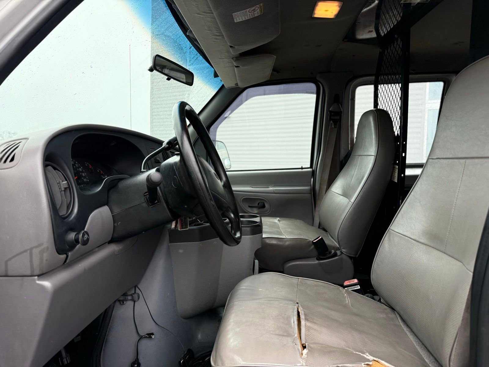 Used 1999 Ford E-250 and Econoline 250 RWD image 13