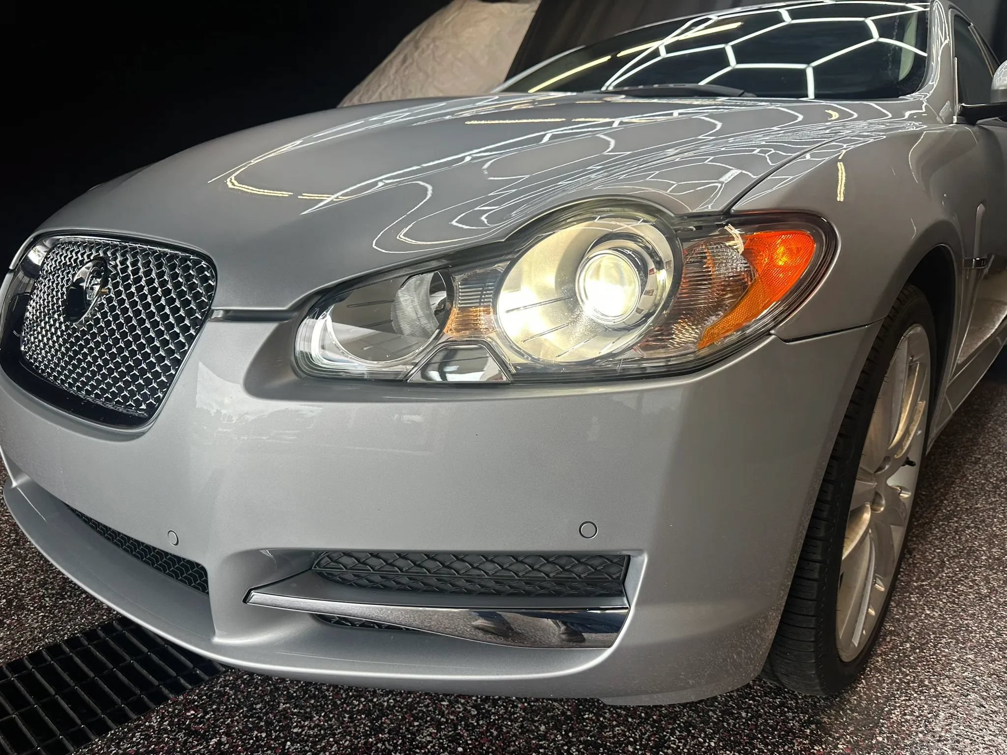 Used 2011 Jaguar XF Premium RWD image 35