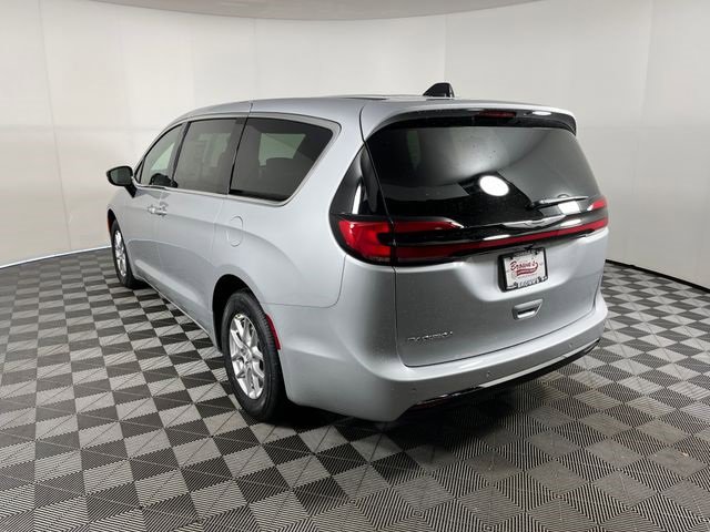 New 2026 Chrysler Pacifica Select image 3