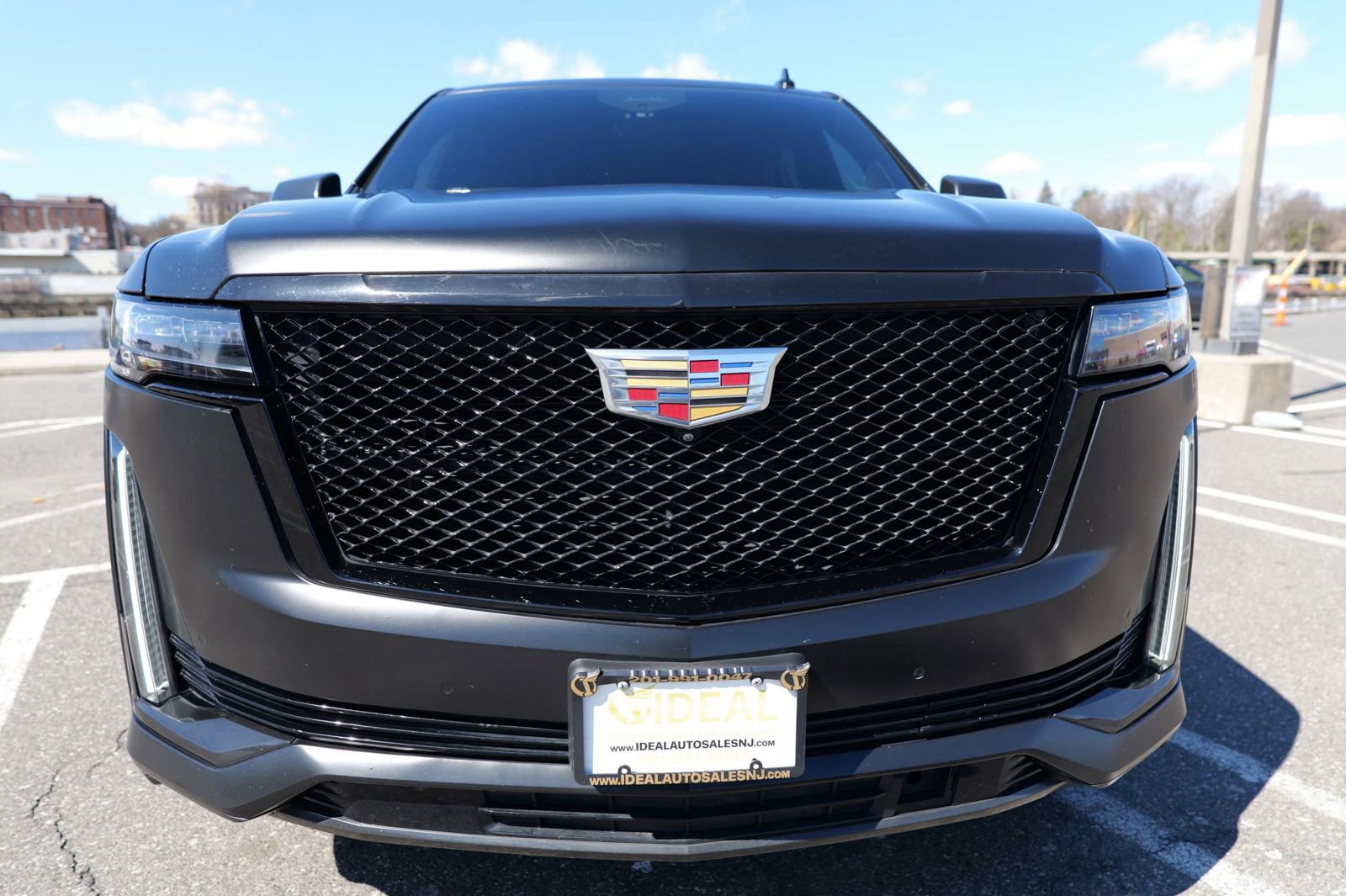 Used 2022 Cadillac Escalade ESV Sport Platinum image 2