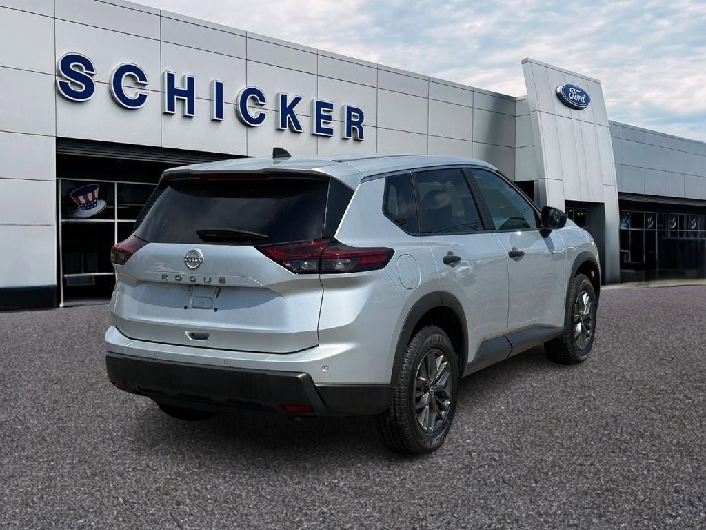 Used 2024 Nissan Rogue S FWD image 2