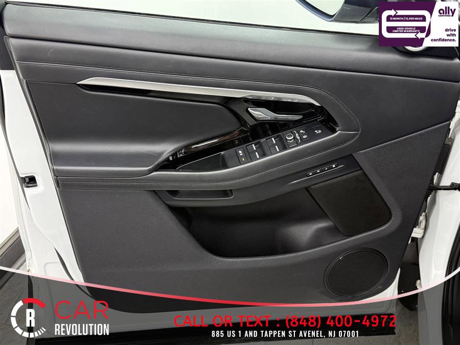 Used 2020 Land Rover Range Rover Evoque SE image 39