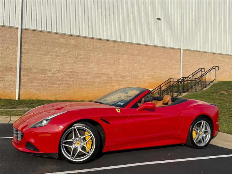 Used 2015 Ferrari California T RWD image 9