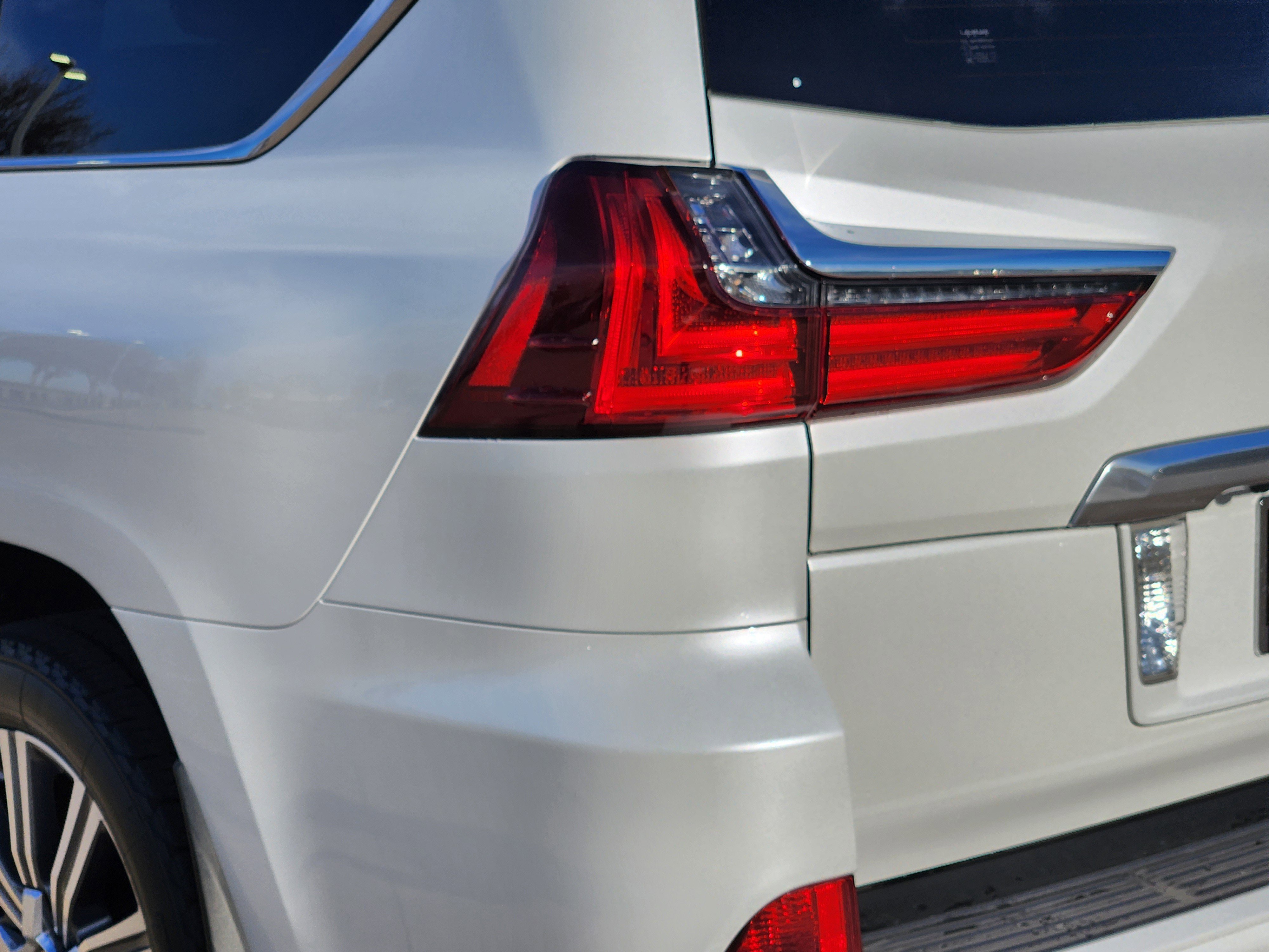 Used 2016 Lexus LX 570 4WD image 5