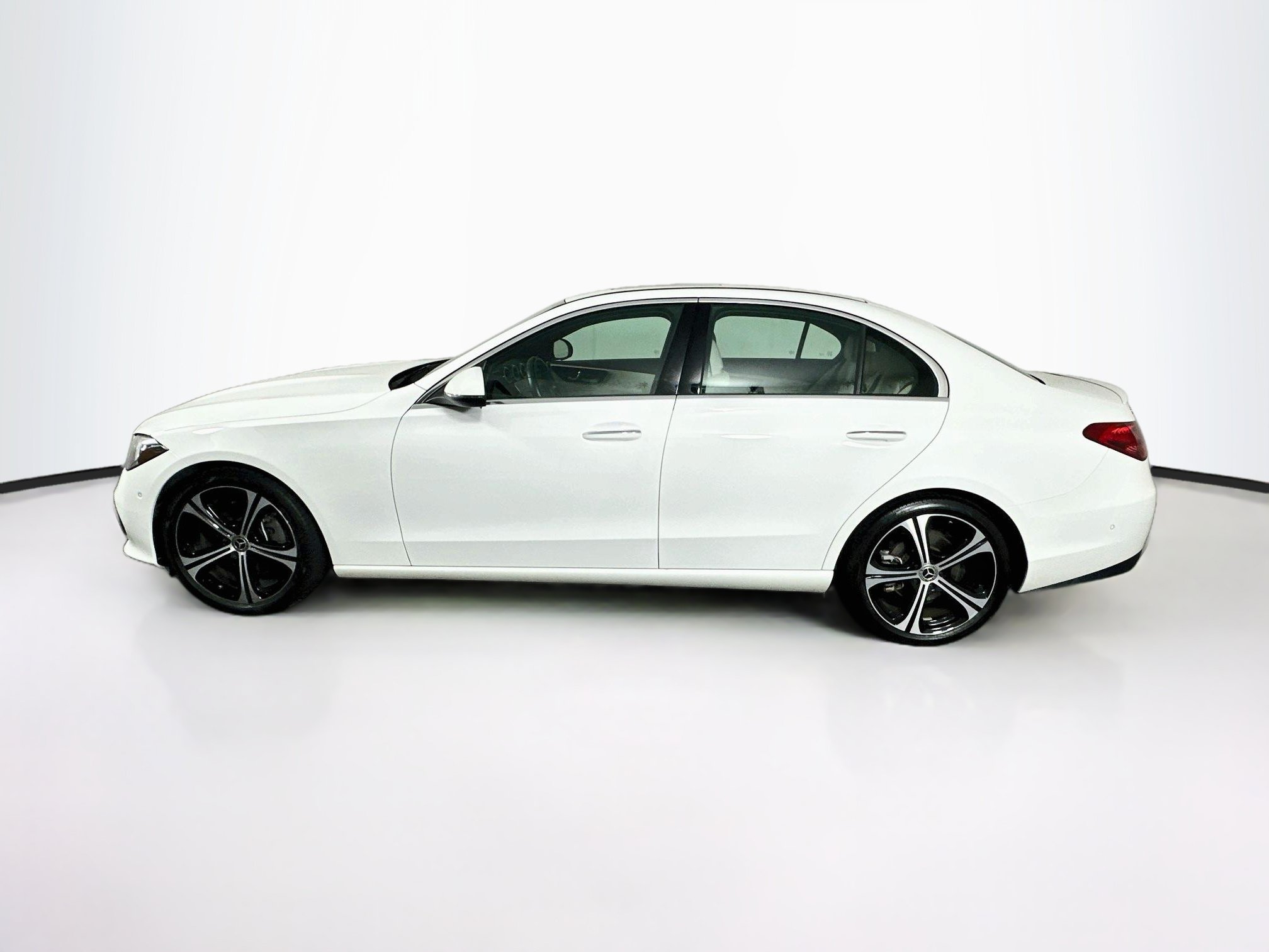 Used 2025 Mercedes-Benz C 300 Sedan image 4