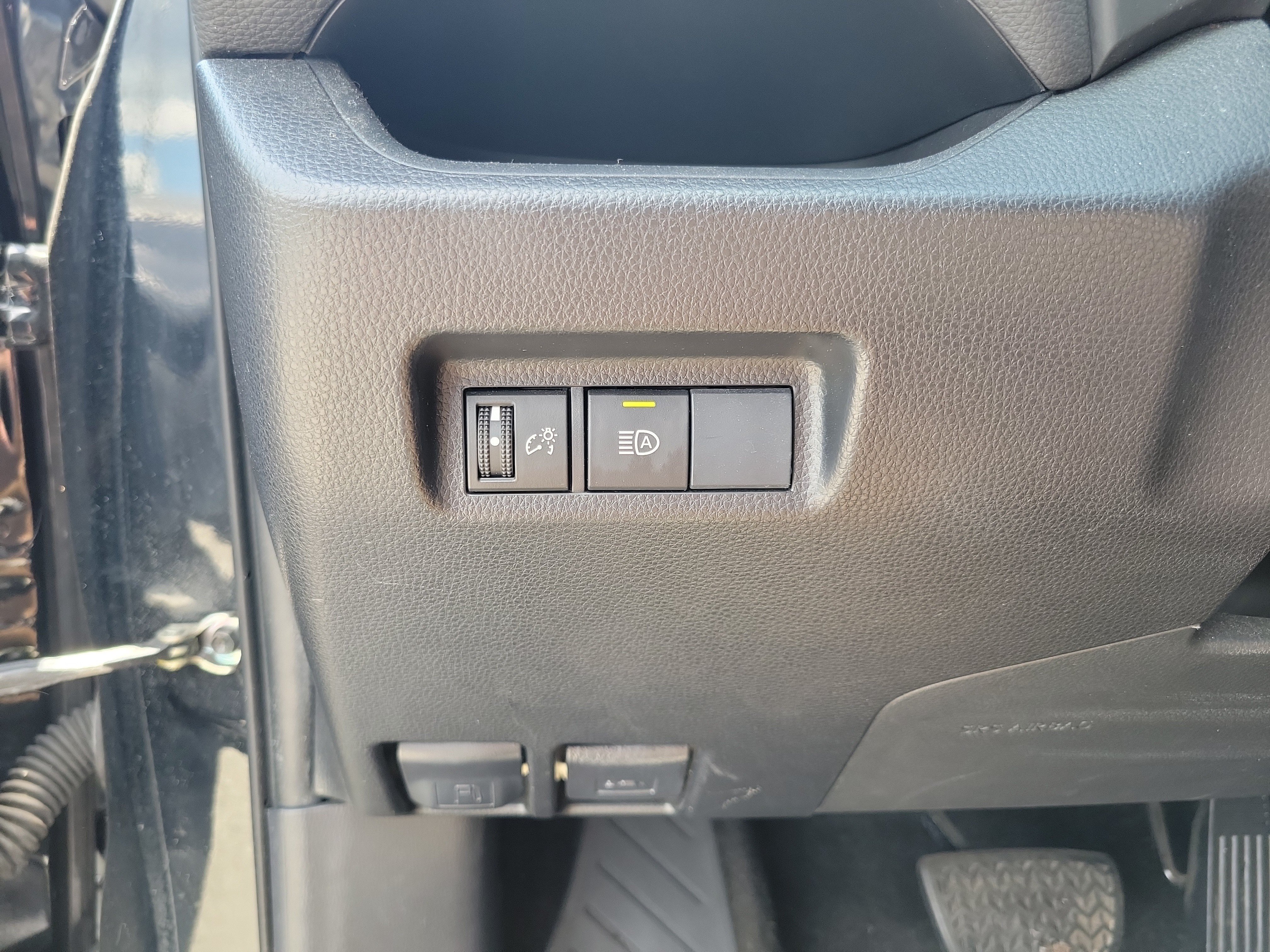 Used 2019 Toyota RAV4 LE FWD image 19