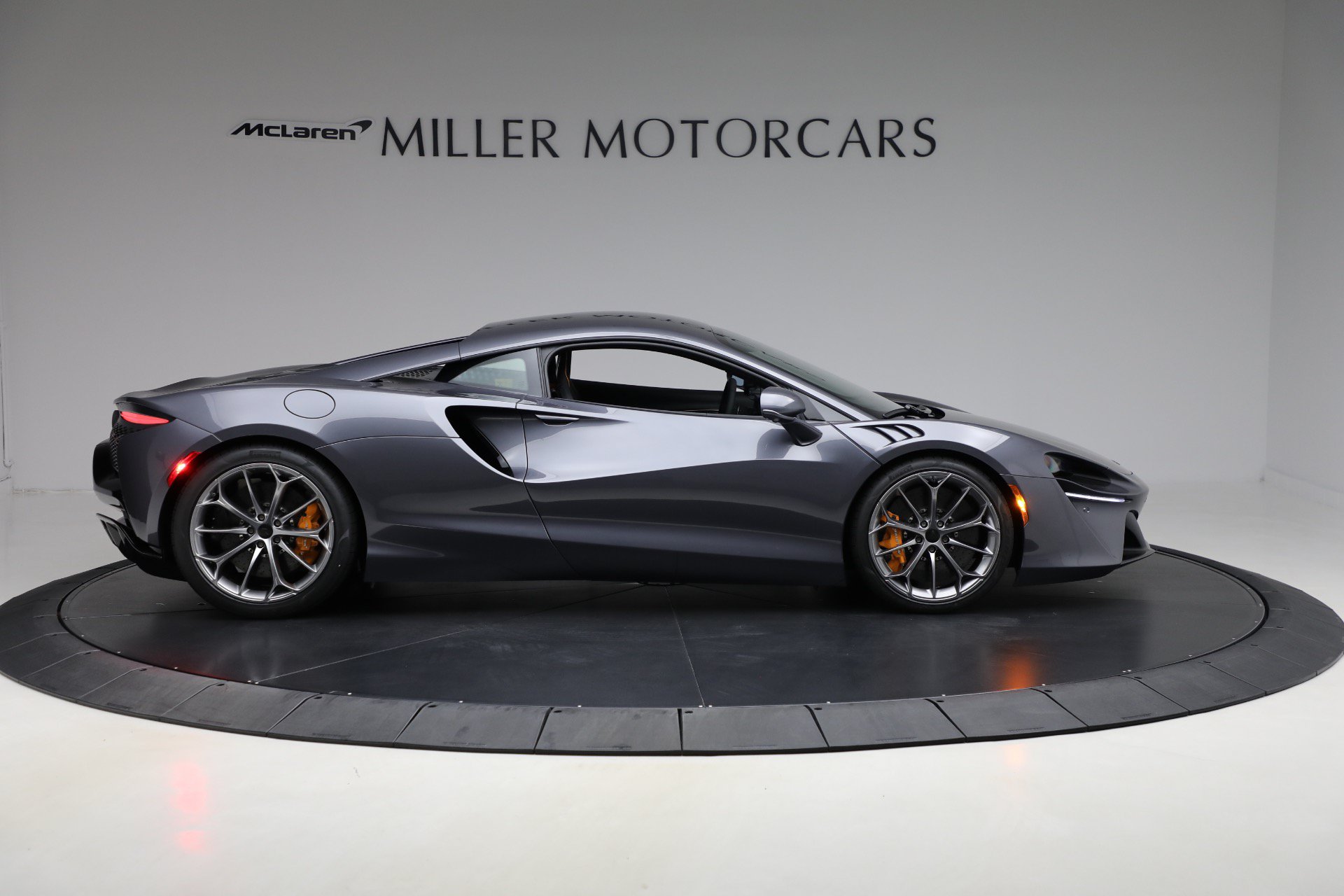 New 2025 McLaren Artura RWD image 9