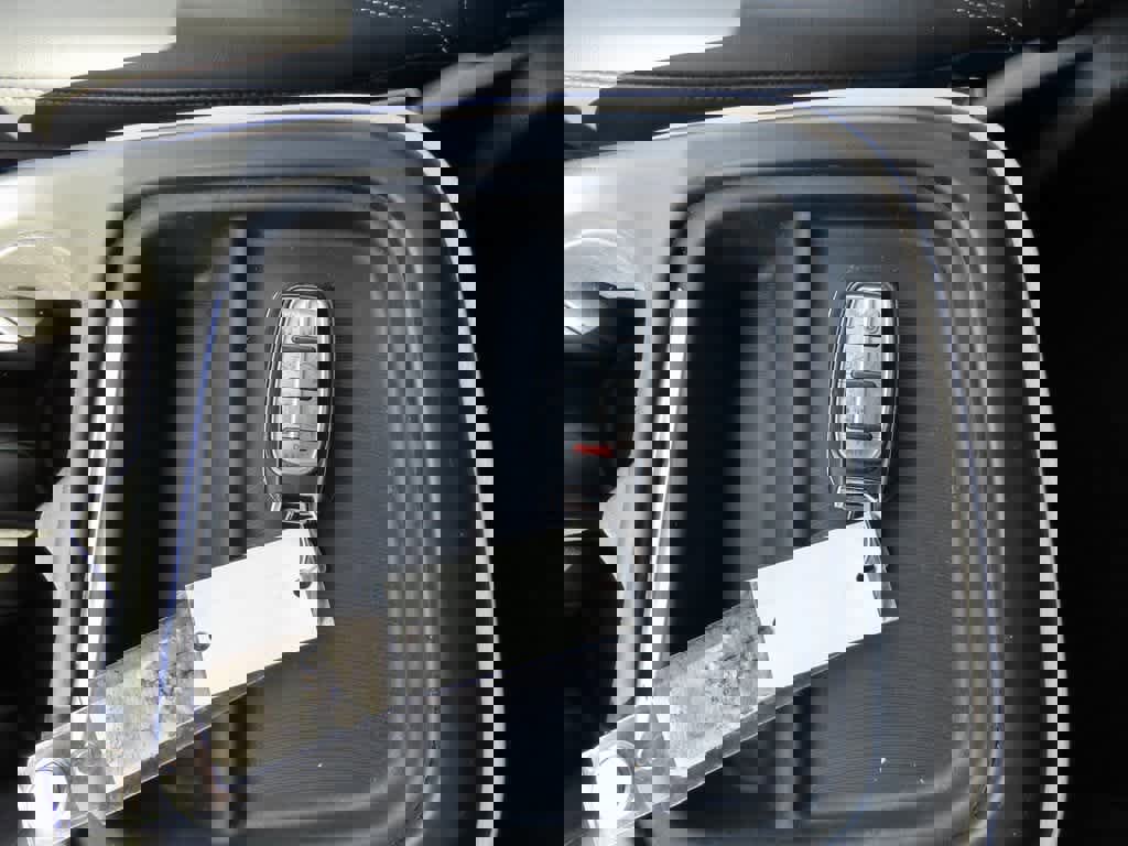 Used 2021 Chrysler Voyager Lxi image 23