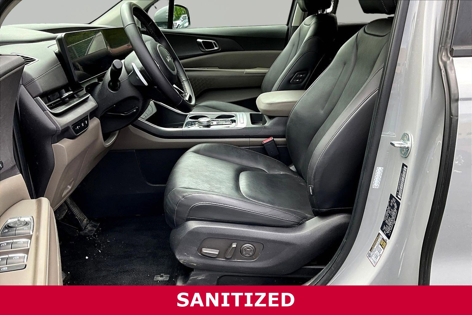 Certified 2025 Kia Carnival EX FWD image 18