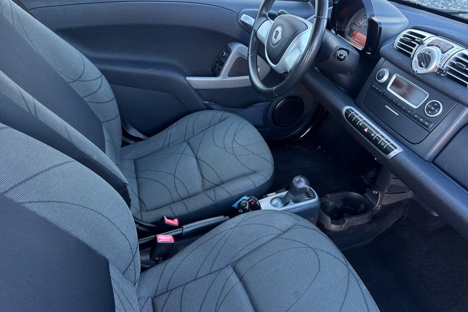 Used 2016 smart fortwo passion image 14