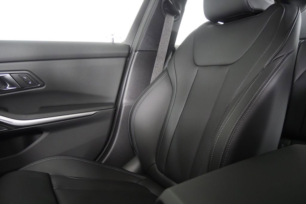 Used 2026 BMW 330i Sedan w/ Premium Package image 24