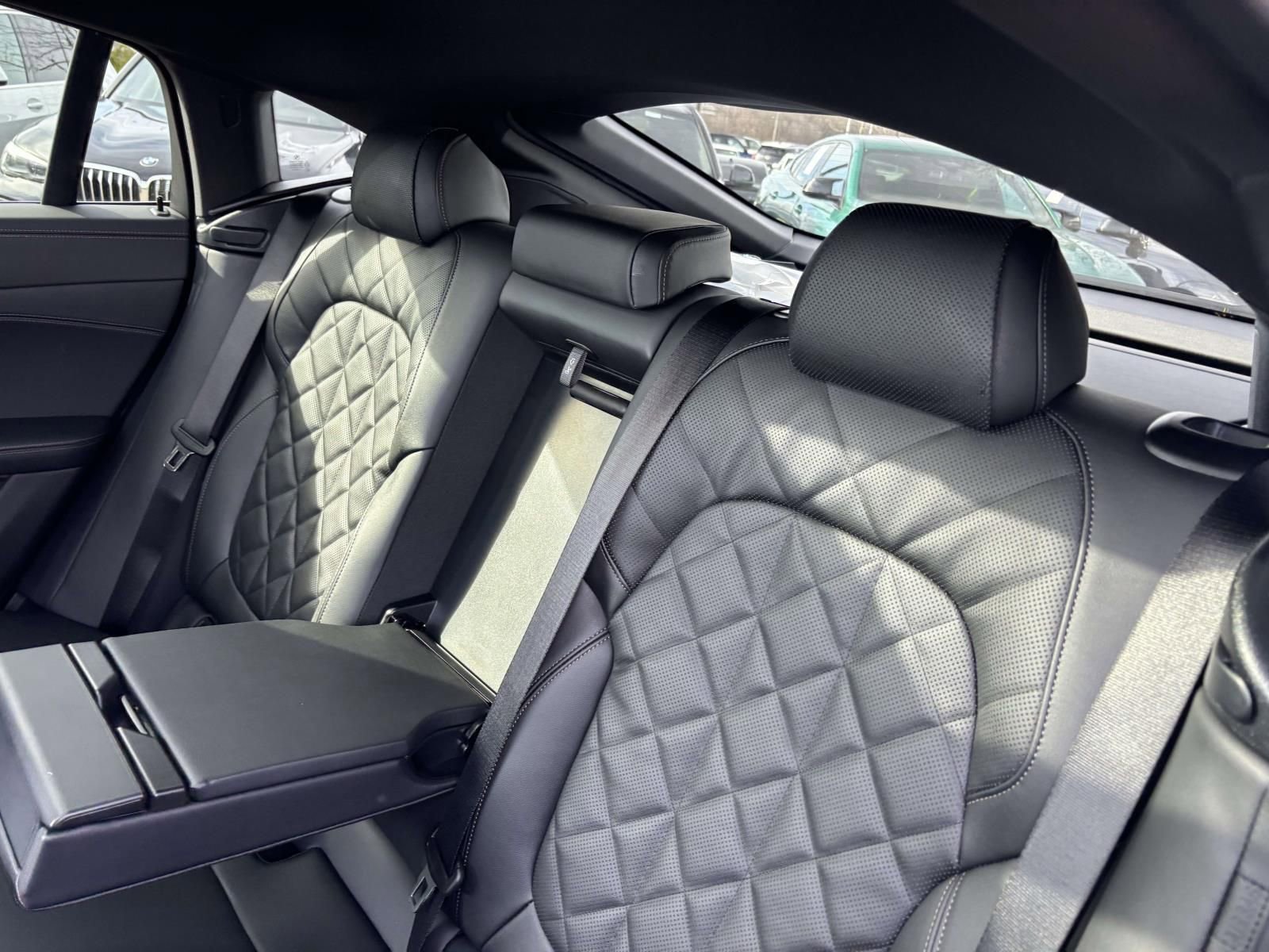 New 2026 BMW X6 xDrive40i w/ Climate Comfort Package image 27