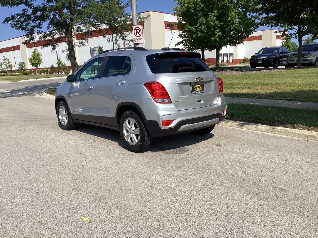 Used 2020 Chevrolet Trax LT w/ LT Convenience Package FWD image 3