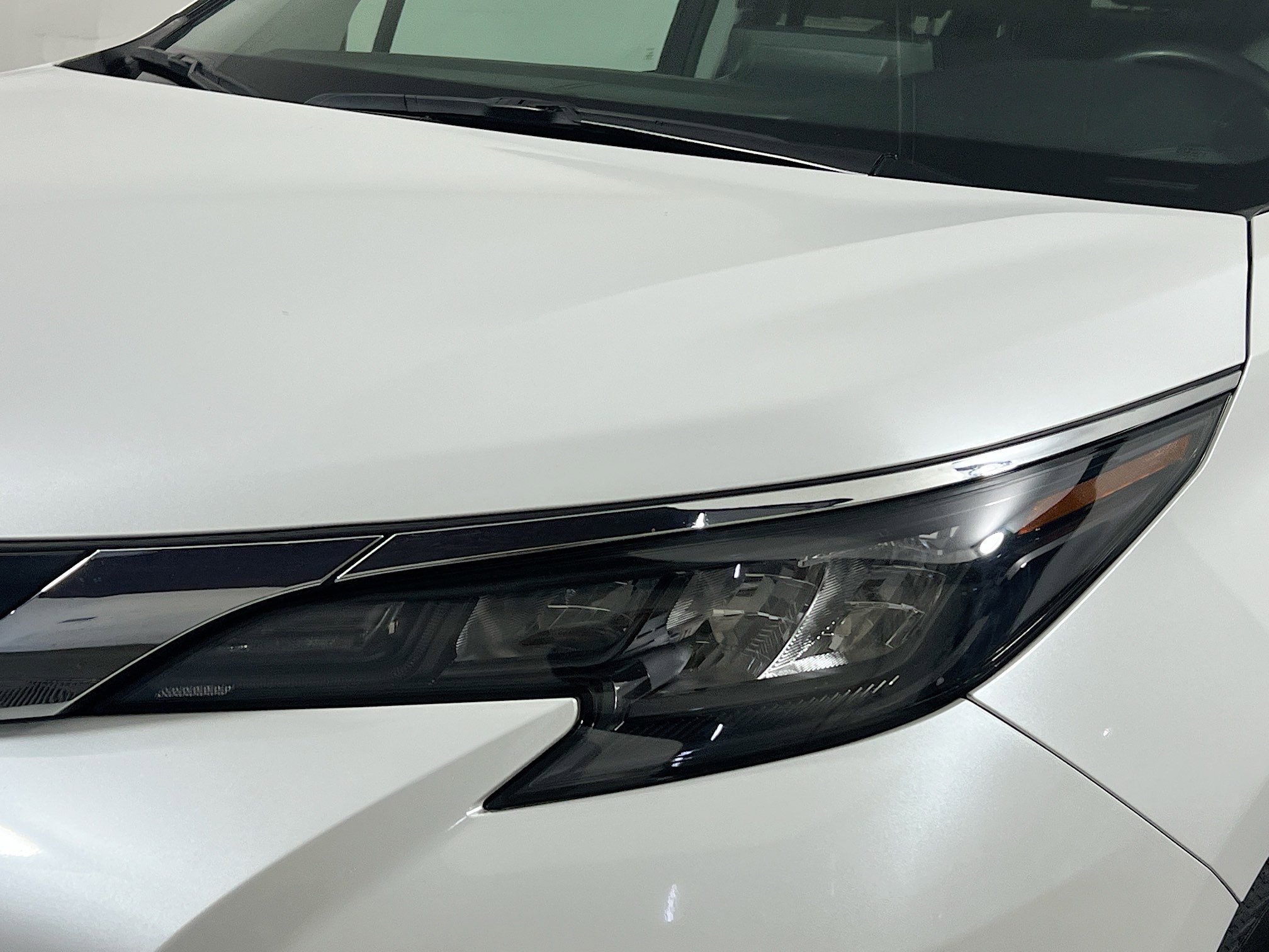 Used 2024 Toyota Sienna XLE FWD image 11