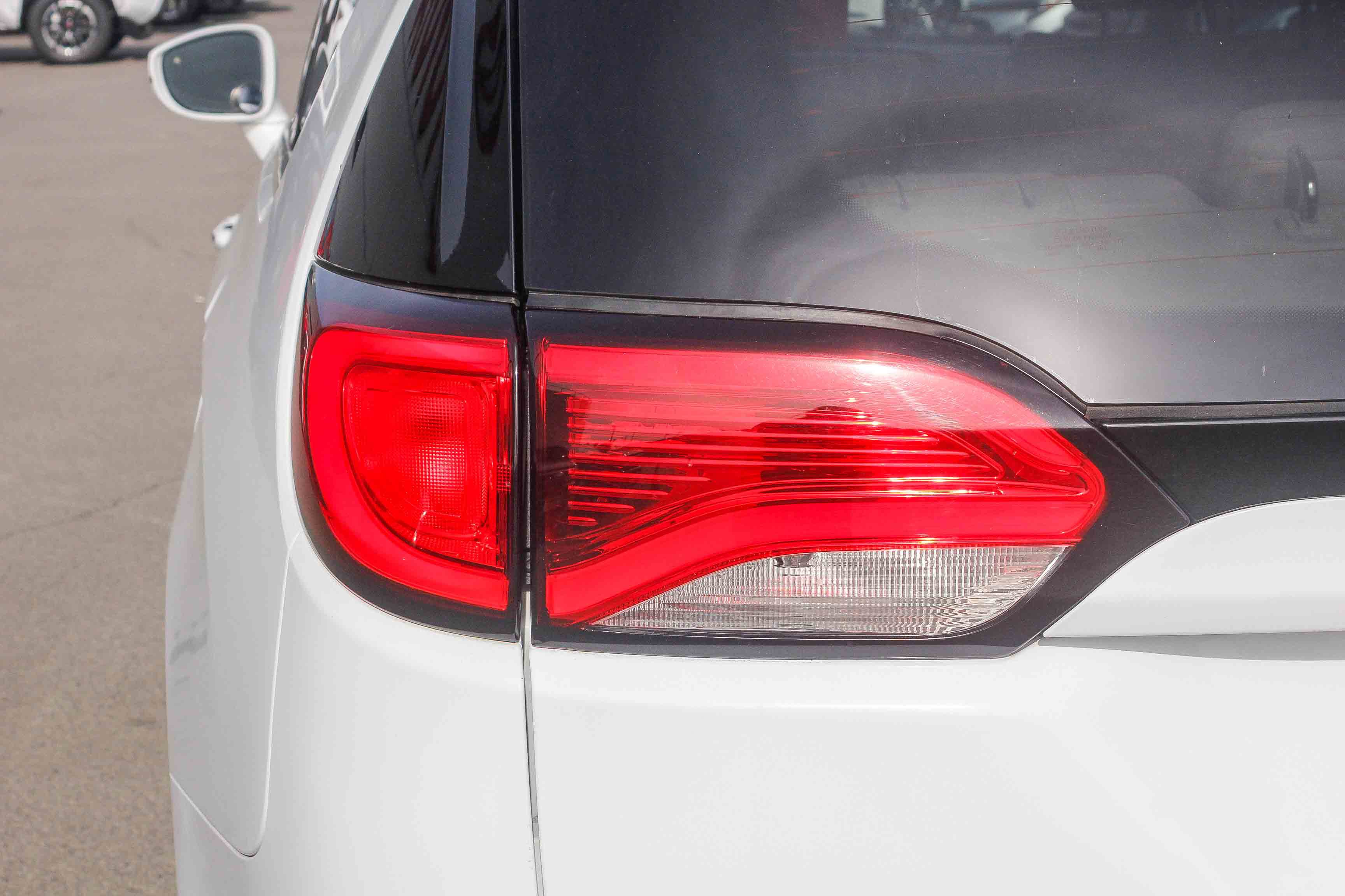 Used 2017 Chrysler Pacifica Limited w/ Advanced Safetytec Group image 9