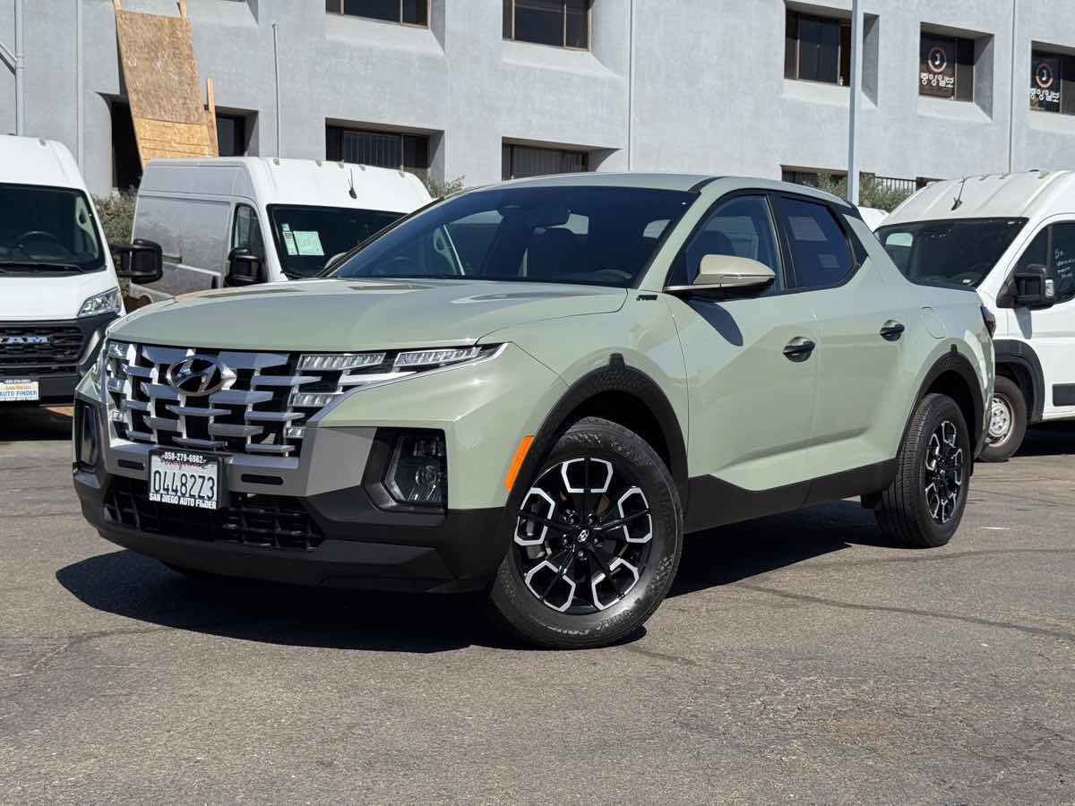 Used 2024 Hyundai Santa Cruz SEL FWD image 2