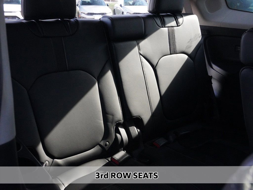 Used 2025 Honda Pilot Touring image 9