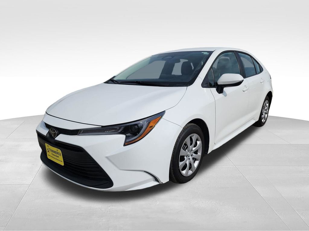 Used 2025 Toyota Corolla LE FWD image 4