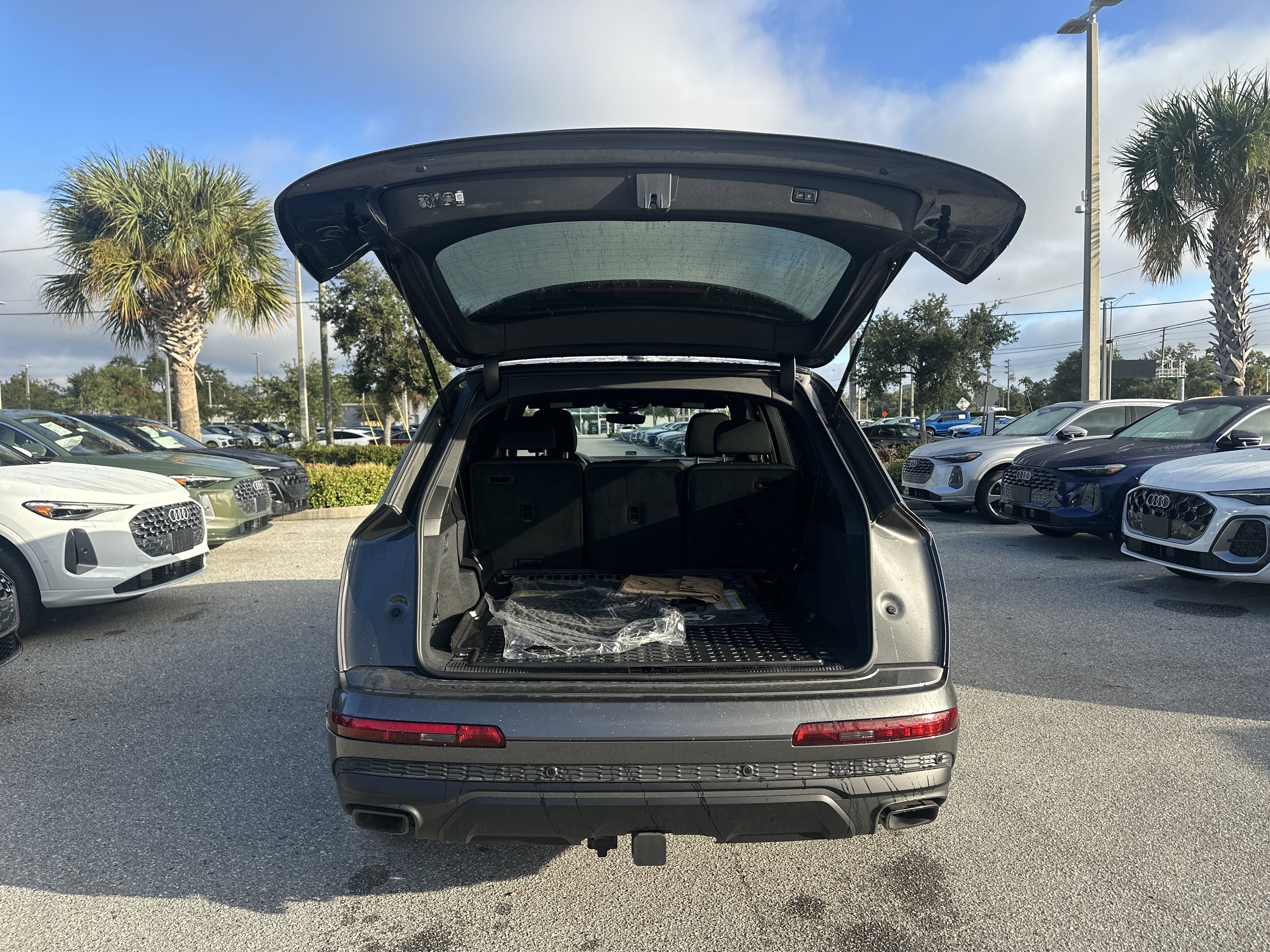 Used 2025 Audi Q7 2.0T Premium w/ Convenience Plus Package image 5