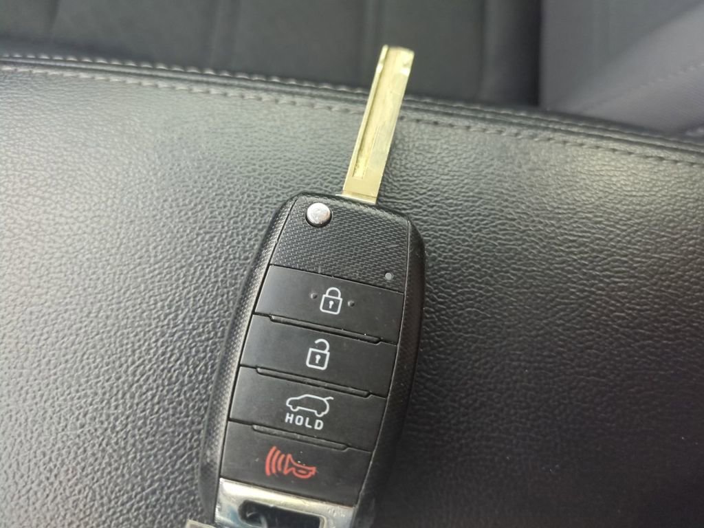 Used 2016 Kia Sorento FWD image 37