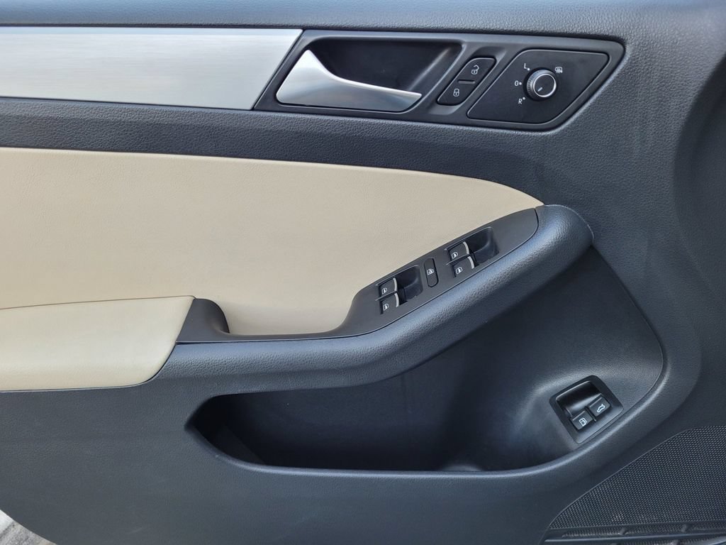 Used 2015 Volkswagen Jetta SEL Premium FWD image 17