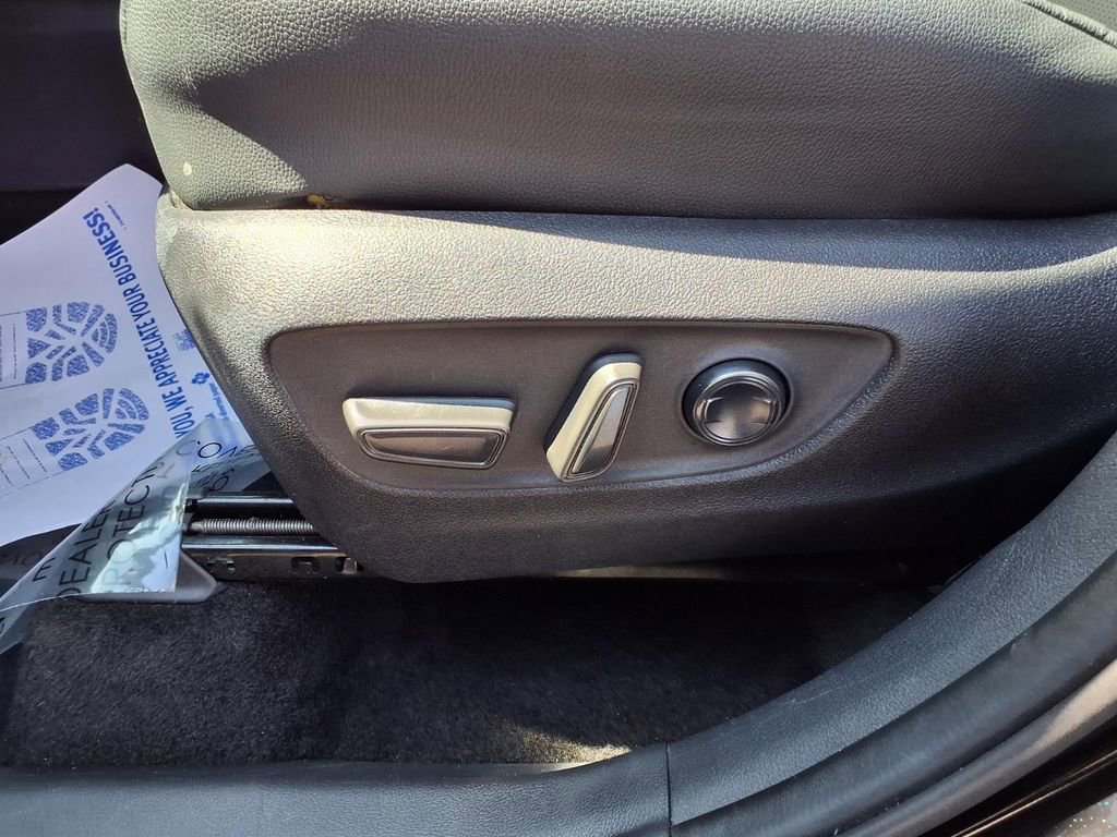 Used 2025 Toyota Grand Highlander AWD image 22