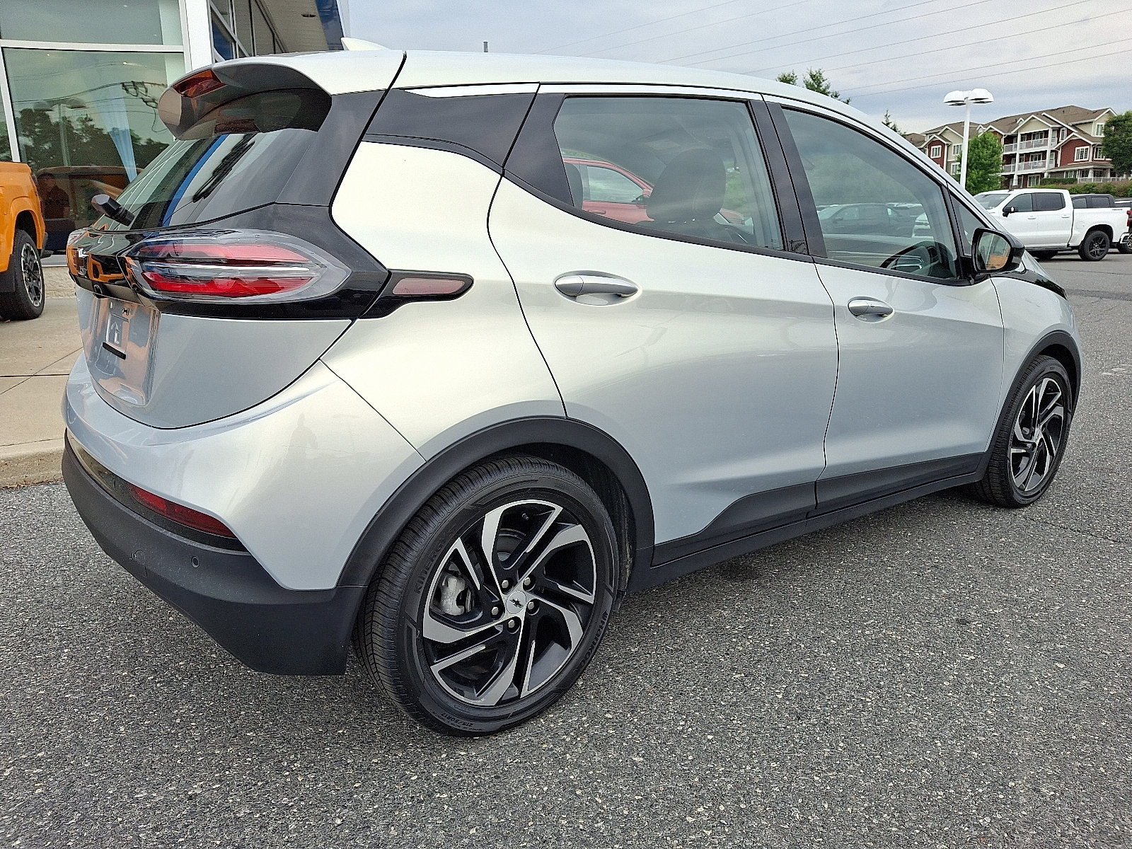 Certified 2023 Chevrolet Bolt LT w/ Infotainment Package FWD image 7
