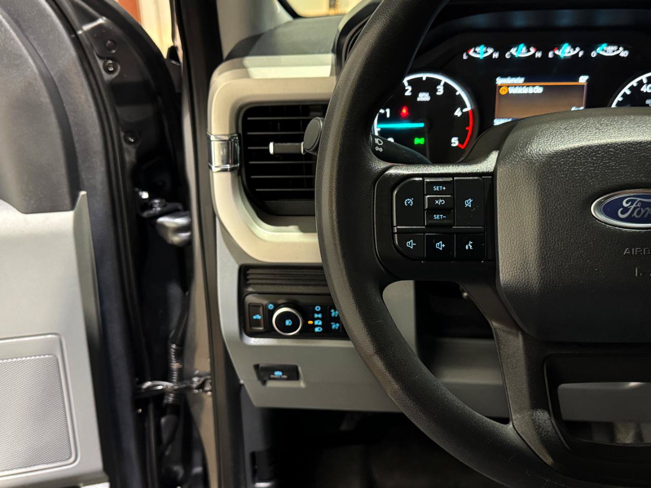 Used 2024 Ford F250 XLT AWD/4WD image 21